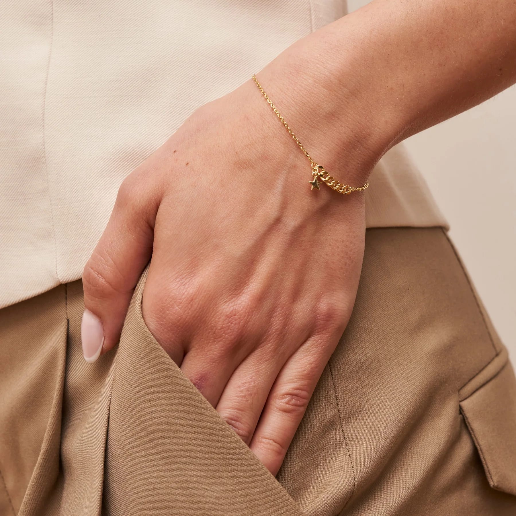 Mit Czarinas Armbändern die innere Stärke zelebrieren: Schmuck für die selbstbestimmte Frau