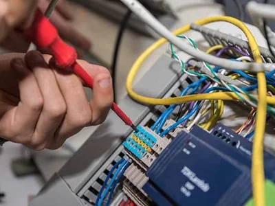 UVV Prüfung nach DGUV V3 – Gesetzliche Pflicht für mehr Arbeitsschutz