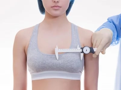 Der psychologische Einfluss einer Brustvergrößerung mit Straffung