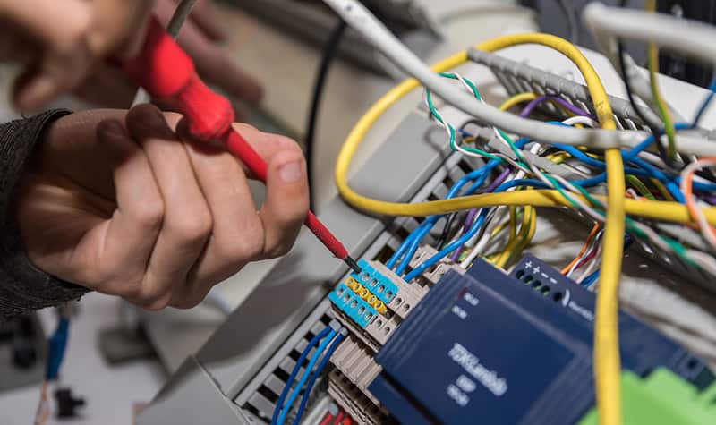 UVV Prüfung nach DGUV V3 – Gesetzliche Pflicht für mehr Arbeitsschutz