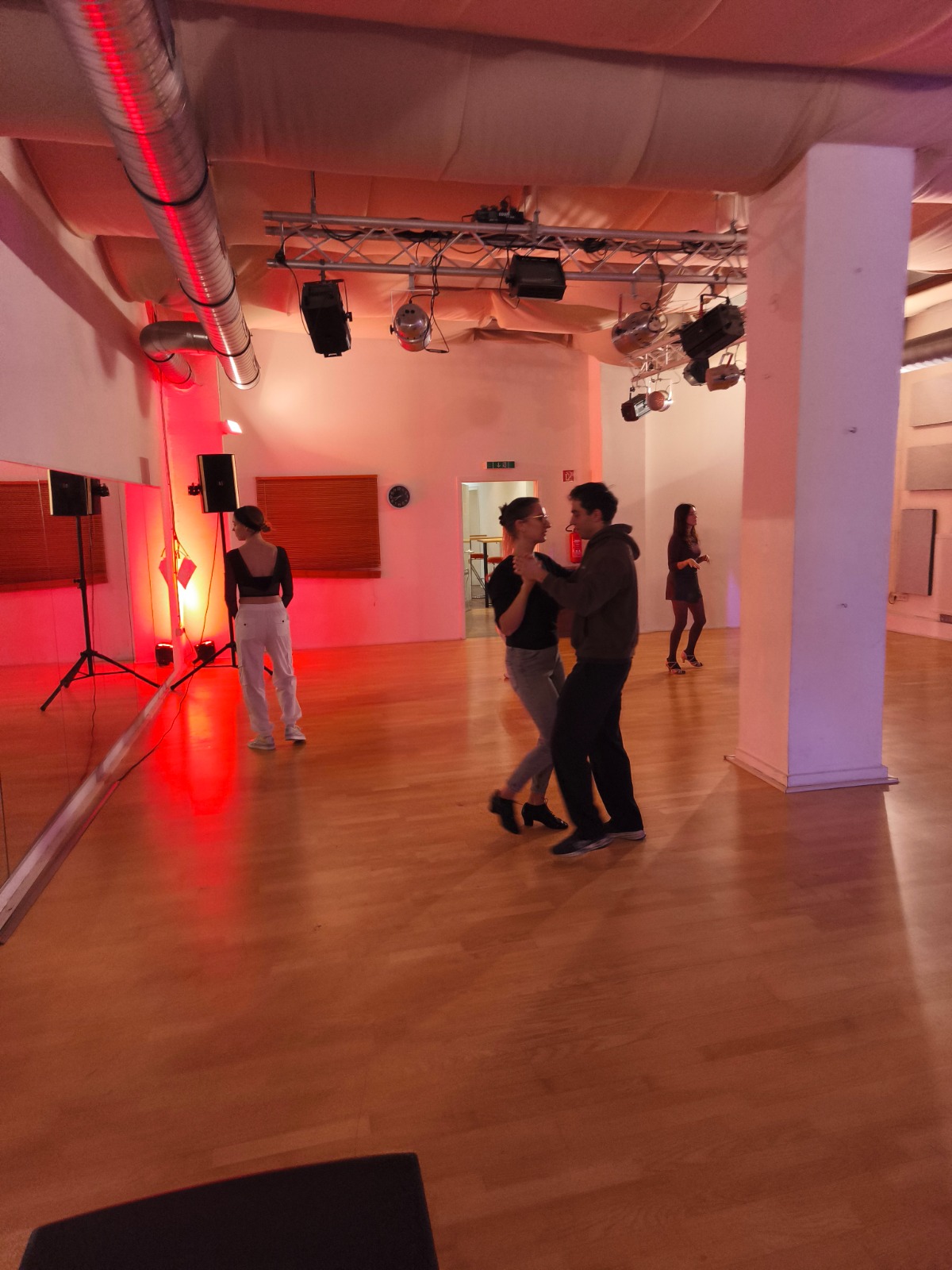 Deine Tanzreise beginnt mit bachata kurse koeln in Köln